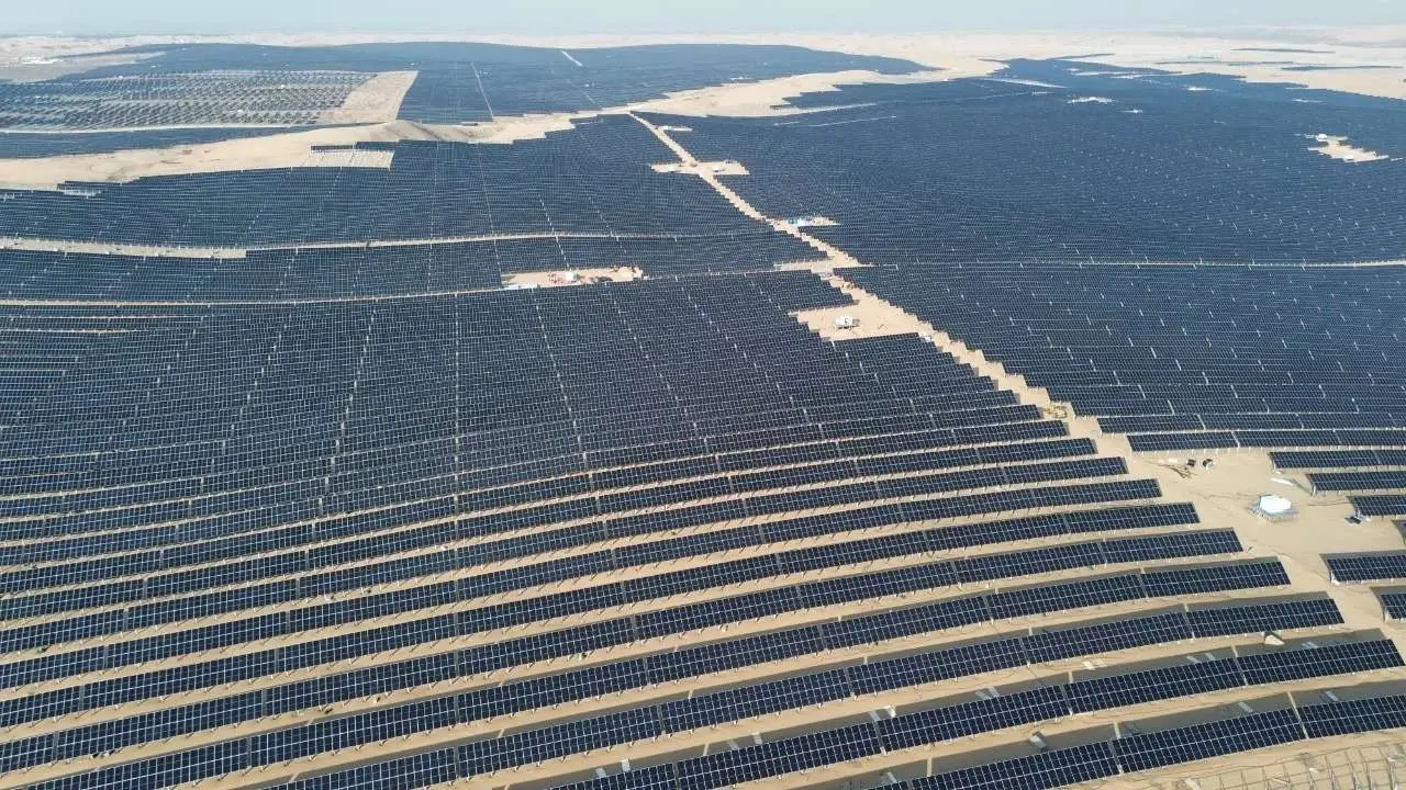 ESET Solar System Applying in Desert (1)